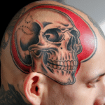 בראש אחר. קעקועי ראש